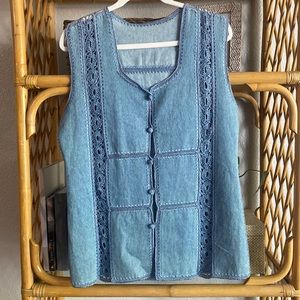 Beautiful, light weight vest.